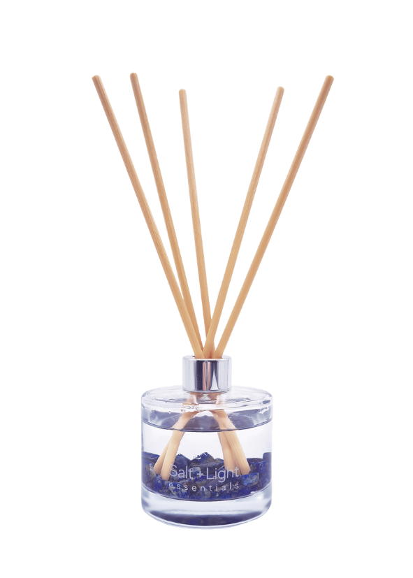 Reed diffuser with lapis lazuli crystals 