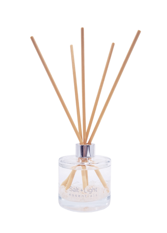 Reed diffuser with clear quartz crystals